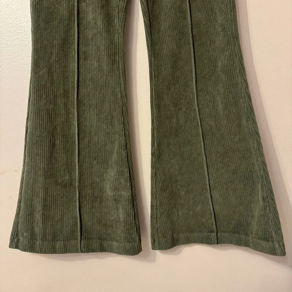 Aerie Groove-On Rib Velour Flare Pant Nomad Olive  Size XS Short - Picture 4 of 9